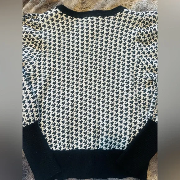 Philosophy Monochrome Houndstooth Knit Top - Picture 8 of 8